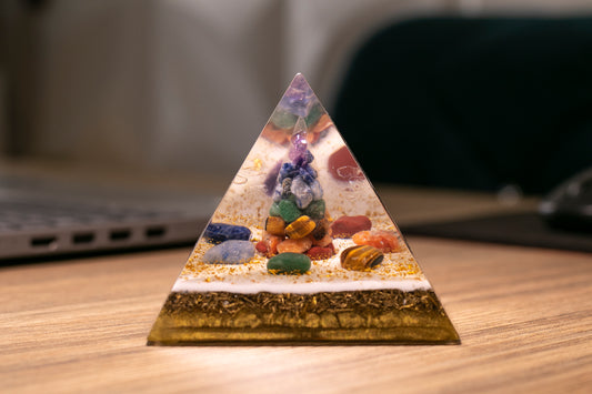 Orgonite Pirâmide 7 chakras